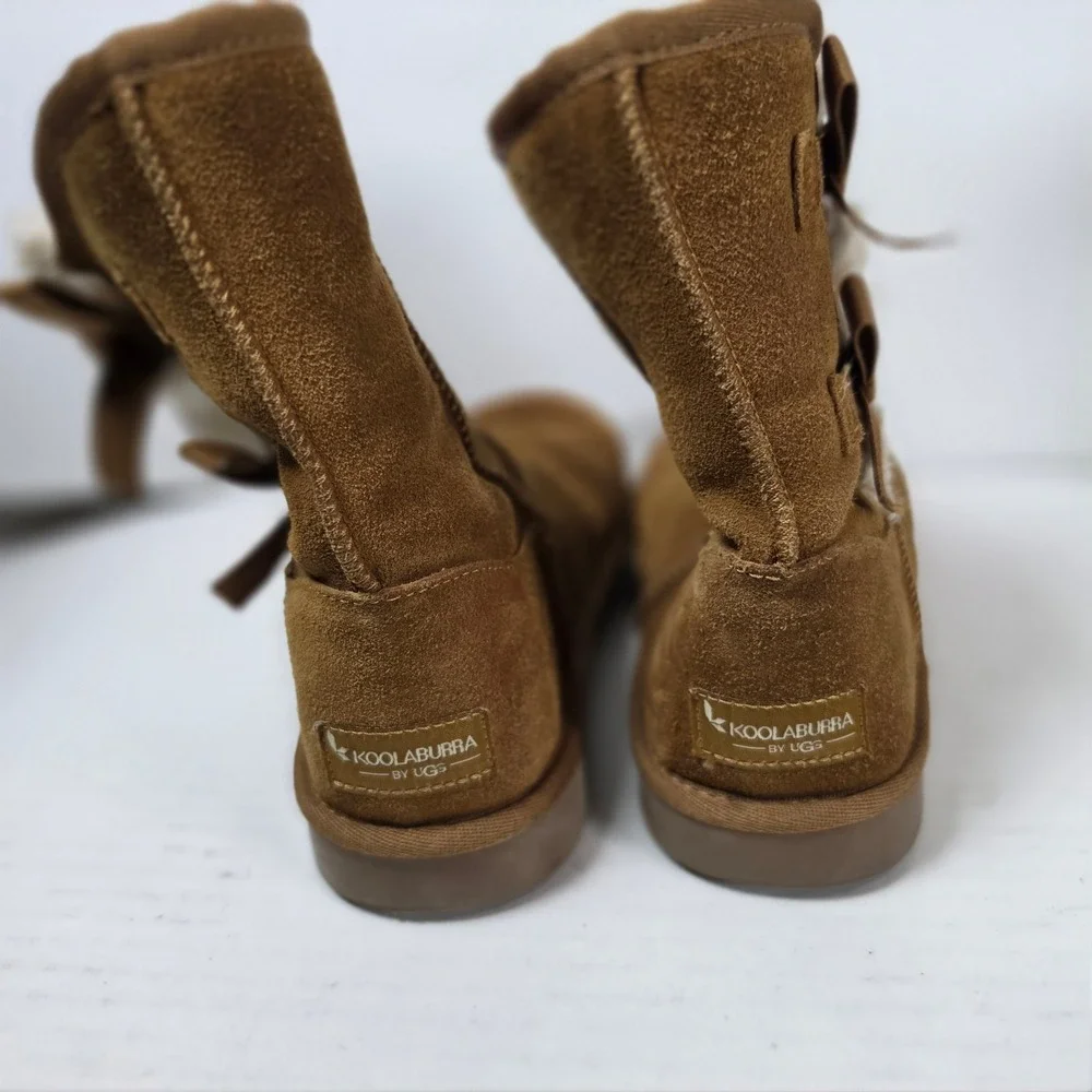 Koolaburra by UGG Victoria Short Chestnut‎ Suede Bow Boots Mens 3 Womens 5